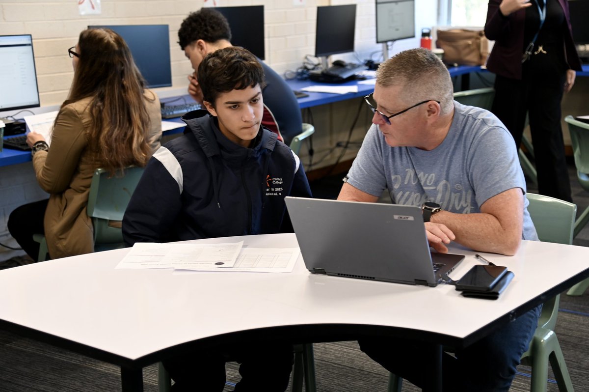 ChifleyCSC's tweet image. Our Year 10 students sat with teachers from Chifley College Senior Campus this week to choose their subjects for Year 11, 2026. This process is another step completed in our students’ transition to senior school and in working towards the HSC. ✅😄