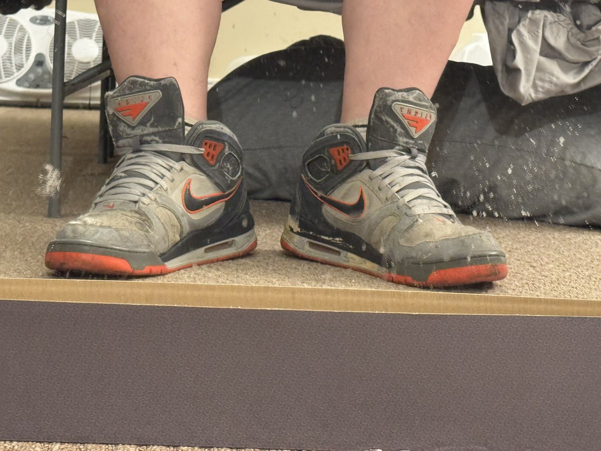 AresLiger's tweet photo. Little photoshoot I took of these for someone who was interested in them but something came up and we couldn't work out the deal. Anyone else interested? DM me if so!

Size 15, and they STINK! https://t.co/tZVAXGZHUv