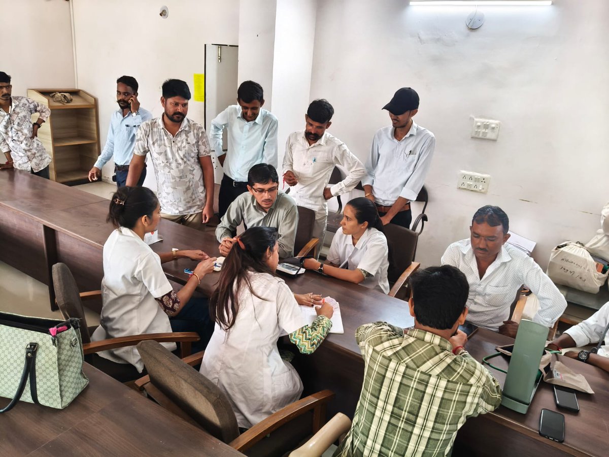 આજરોજ સરકારશ્રીની અધિકારીશ્રી/કર્મચારીશ્રીઓ માટે કલ્યાણ યોજનાની પ્રવૃતિના ભાગરૂપે મામલતદાર કચેરી, થરાદ ખાતે તમામ કર્મચારીઓની આરોગ્ય ચકાસણી માટે કેમ્પનું આયોજન કરવામાં આવ્યુ. <a href="/CMOGuj/">CMO Gujarat</a> <a href="/CollectorBK/">Collector & DM Banaskantha</a> <a href="/sdmtharad/">Dy.collector & SDM Tharad</a>