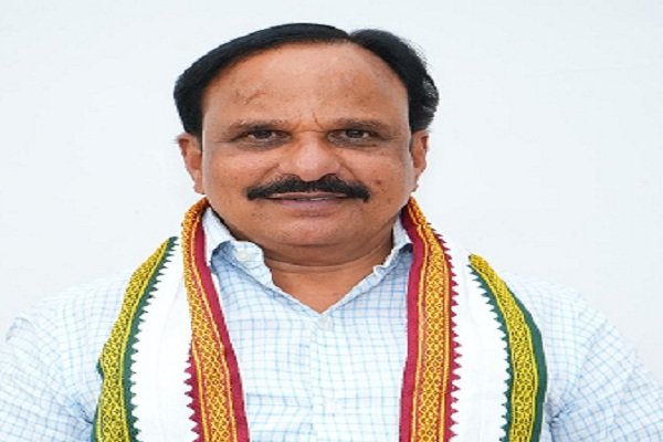 Anjan94150697's tweet image. KARNATAKA POLITICAL BREAKING:

#XCLUSIVE: Deputy D.K. Shivakumar eyes the #Cooperative portfolio, which is #vacant due to K.N. Rajanna's Resignation!

📌 D.K. Shivakumar has asked the CM to give the Cooperation Portfolio to the #Hiriyur Congress MLA D. #Sudhakar, who is the