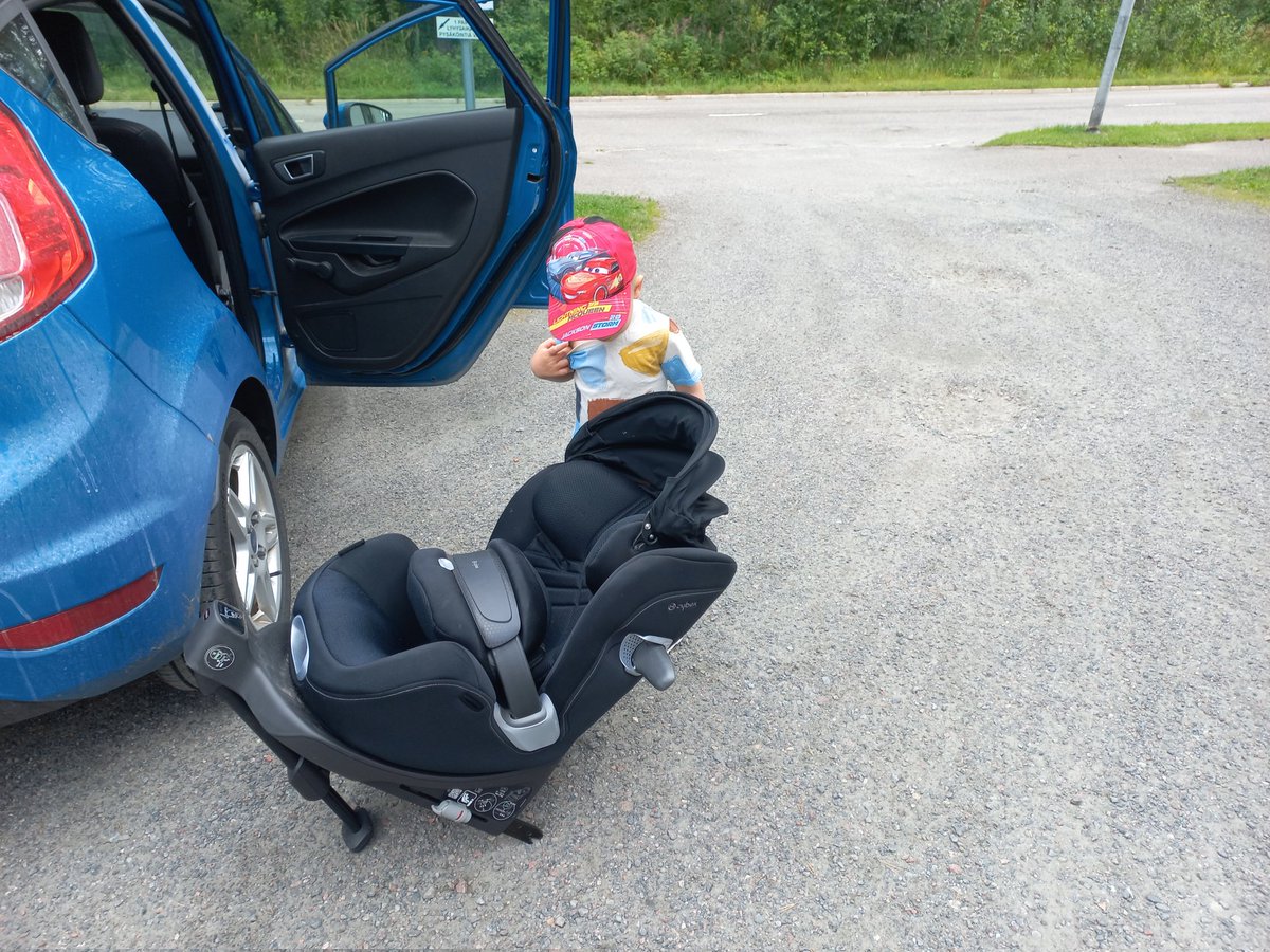 MKallasvuo's tweet photo. #Teletapit seikkailut automatkustamisen ja mökkeilyn maailmassa jatkuvat. Tutkittava alue edelleen eteläinen/keskinen Savo, mut mummoa ja kulkupeliä vaihtoivat tänään lennosta. #mummohommat #vuosiloma https://t.co/J4qbkVfZ4n