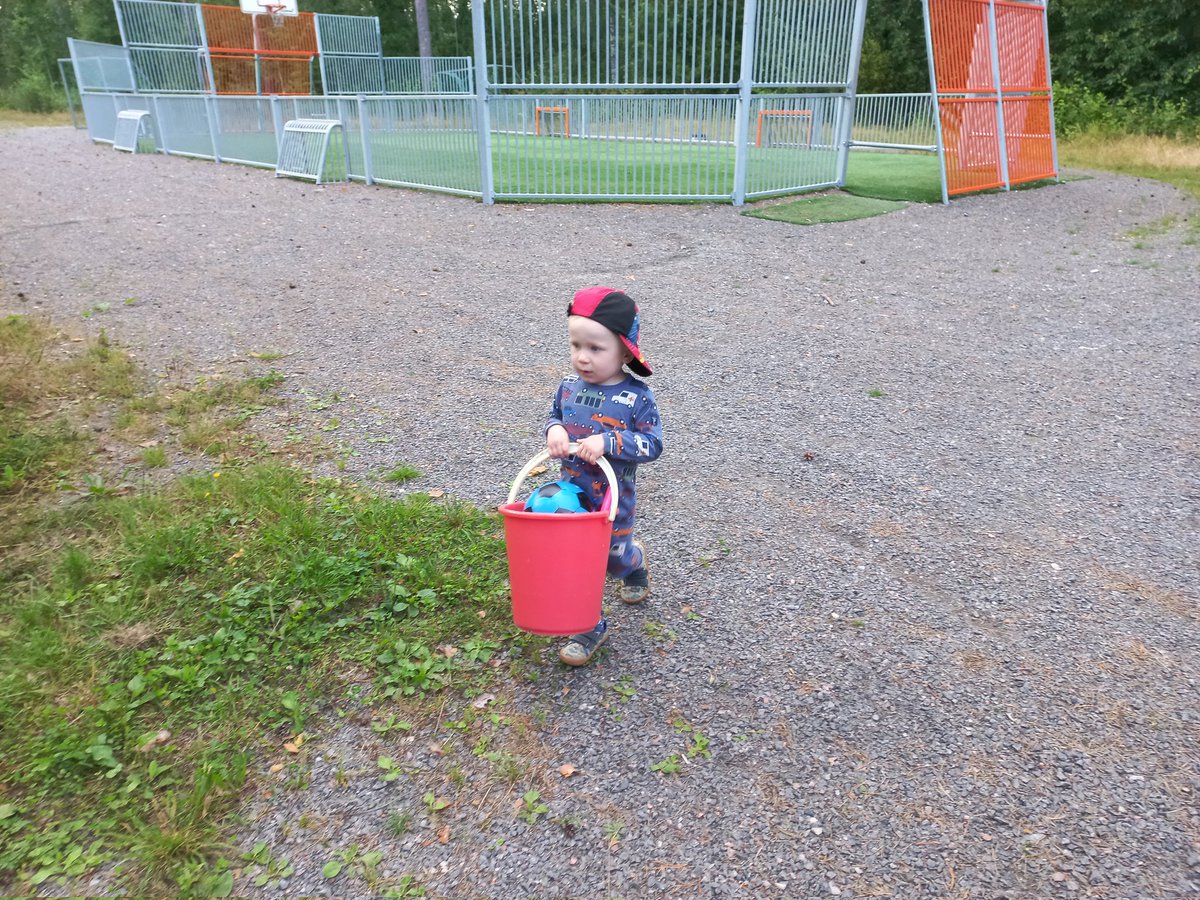 MKallasvuo's tweet photo. #Teletapit seikkailut automatkustamisen ja mökkeilyn maailmassa jatkuvat. Tutkittava alue edelleen eteläinen/keskinen Savo, mut mummoa ja kulkupeliä vaihtoivat tänään lennosta. #mummohommat #vuosiloma https://t.co/J4qbkVfZ4n