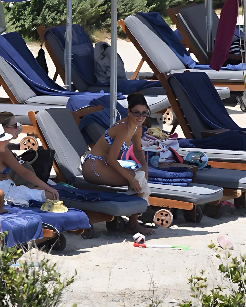 Ünlü oyuncu Hande Erçel, tatil için Bodrum’a geldi. Güzel oyuncu, objektiflere yansıdı. 🌊☀️
#HandeErçel #Bodrum #Magazin