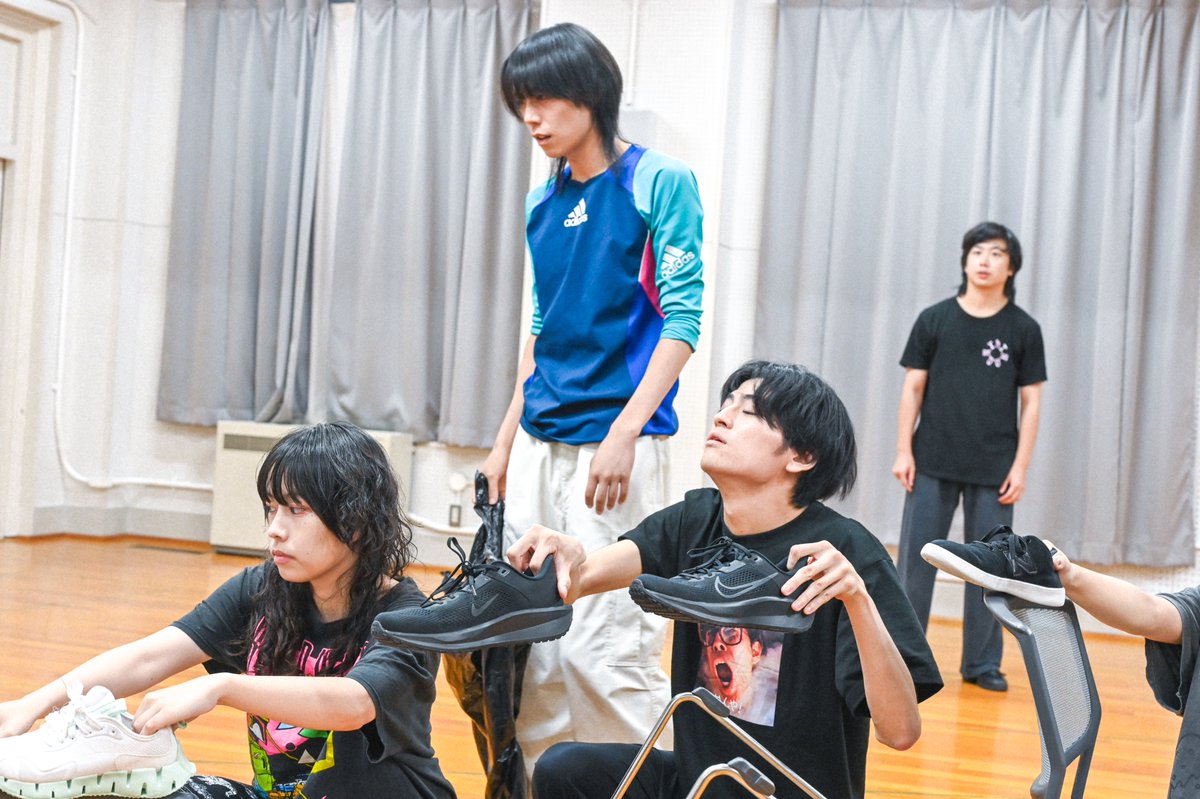 無事帰国し『Waltz for Daddy』の稽古場に合流しました! 藤井不在期間に積み上げたアイディアと、僕が海外で見聞きしたもの/蓄えたアイディアをぶつけていく。ちょっと不思議でキュートな作品になってきた。
 京都公演は9月5日〜7日ロームシアター京都にて!!

▽公演詳細▽
gentou-gekijou.themedia.jp/pages/1707669/…