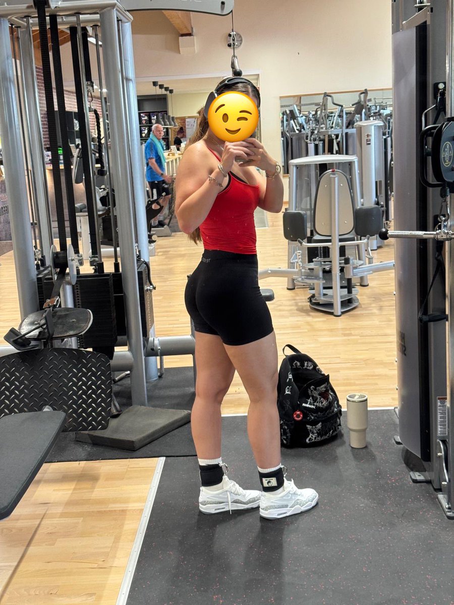 herrin__juli's tweet photo. Na wem gefällt der Anblick?😉 

#findom #femdom #zahlsklave #sissy #paypiggy #füße #socken #pupsen #furzen #bm #blackmail #drain #herrin #göttin #slip #moneydom https://t.co/0MQXv3qOBu