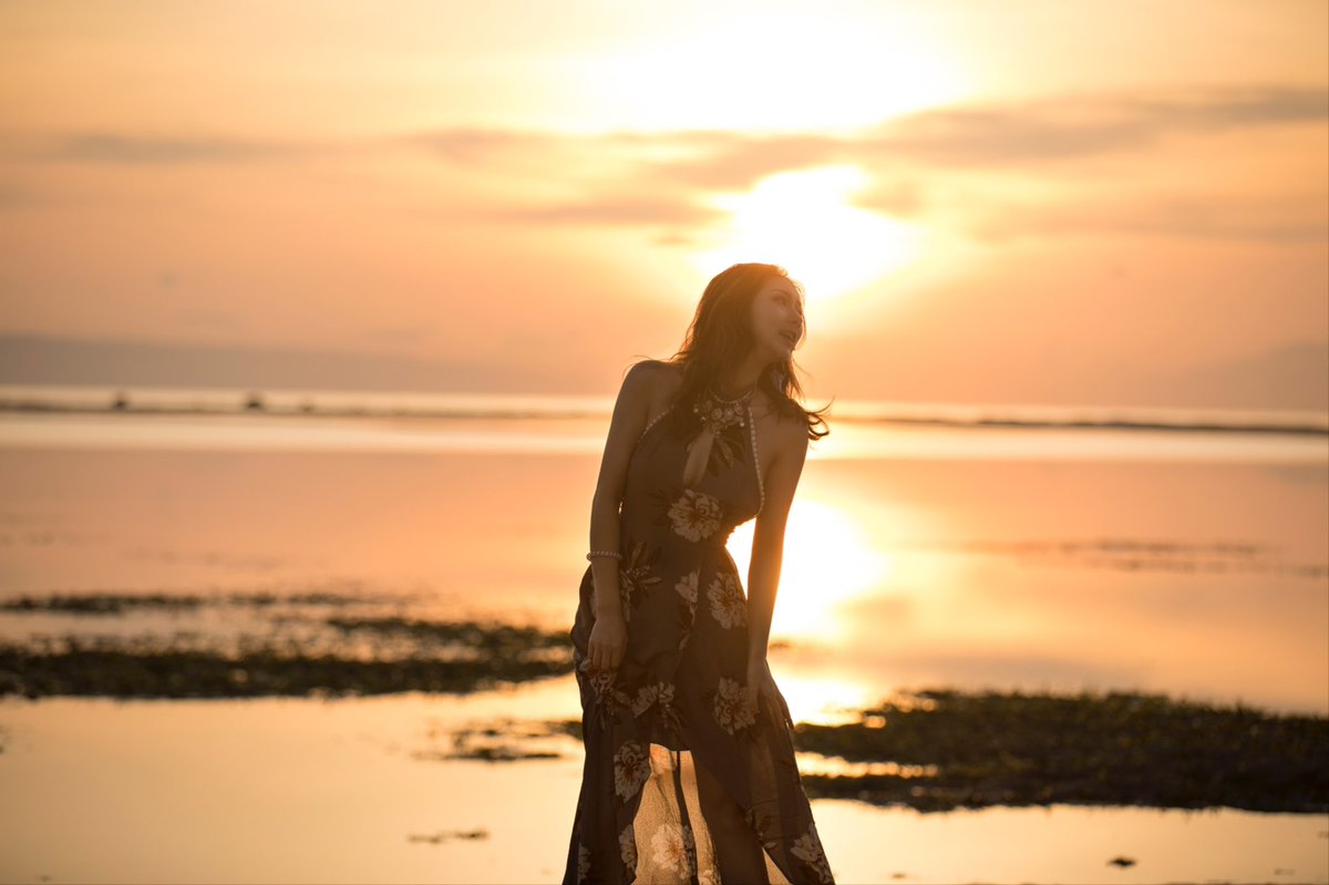 4am 
walking on the beach 🎶