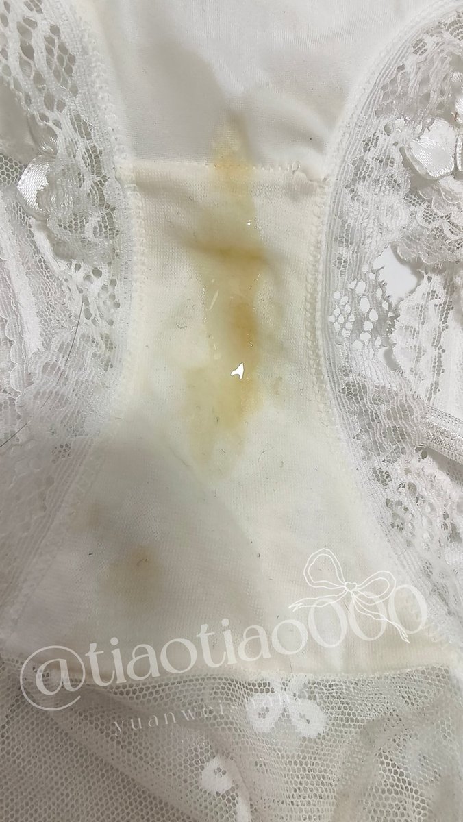尿完不擦的内内， 很骚 🤣  没办法，哥哥就喜欢 😜  #原味  #原味内裤