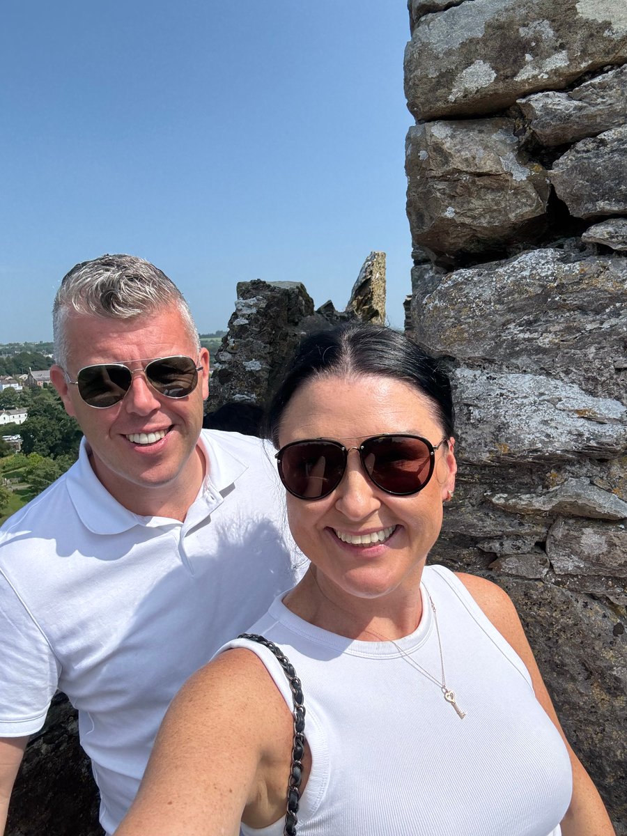 kbradyusa's tweet photo. Today was a touristy day. Killarney, Kissing the Blarney Stone, Rock of Cashel.. Ireland is one fabulous country when the sun shines.. #vacationireland #vacation #sun #somuchfun https://t.co/GdcQt7Agc2