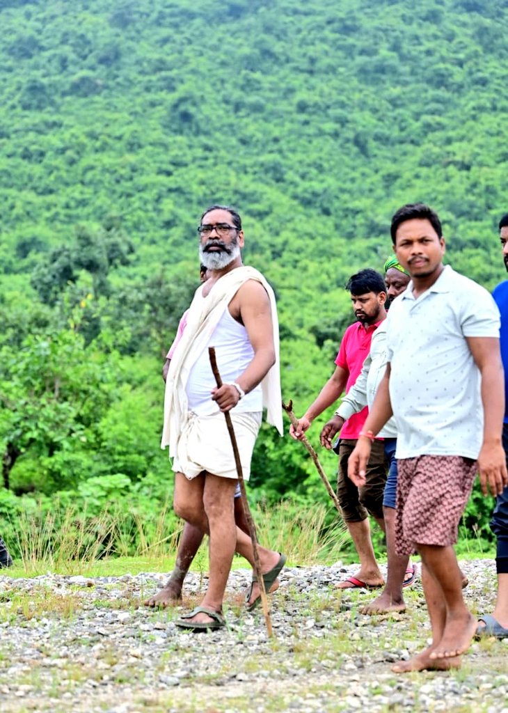 नेमरा की इस क्रांतिकारी भूमि के गांव, जंगल, पहाड़, नदियों के बीच बाबा दिशोम गुरुजी ने अपने संघर्ष की शुरुआत की थी - झारखण्ड के मान, सम्मान, पहचान और अस्मिता की रक्षा का संघर्ष।

वीर दिशोम गुरु शिबू सोरेन अमर रहें!
वीर दिशोम गुरु शिबू सोरेन जिंदाबाद!

झारखण्ड के वीर अमर रहें!
जय