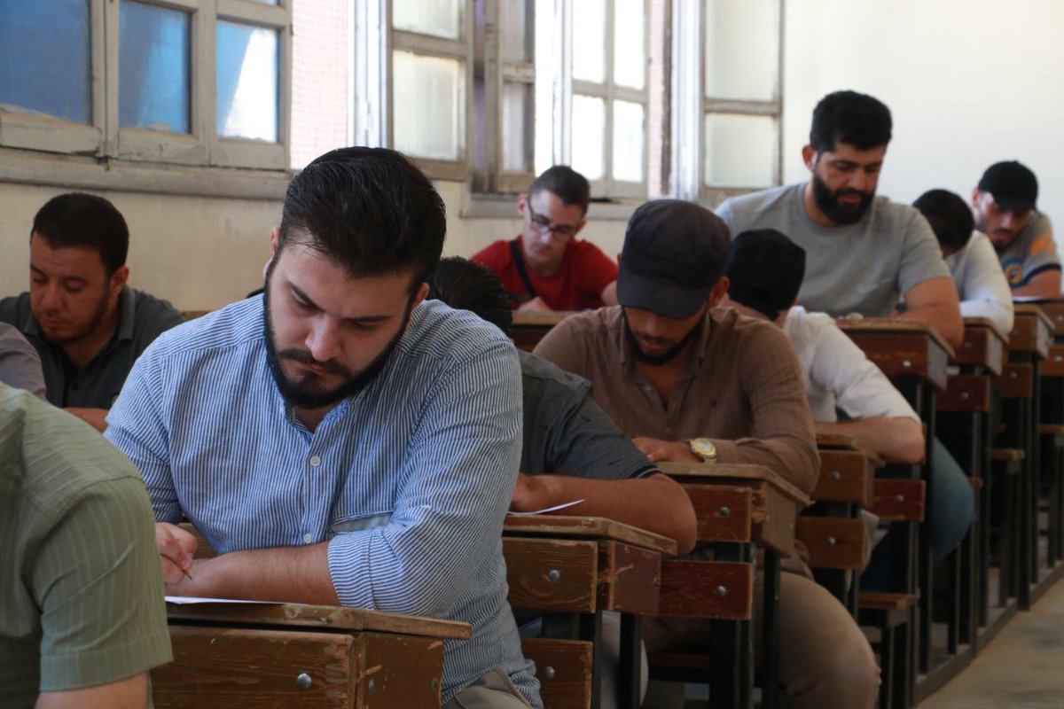 جانب من استمرار العملية الامتحانية في كلية الاقتصاد والإدارة ومعهد إدارة الأعمال بجامعة إدلب.

#الجمهورية_العربية_السورية
#وزارة_التعليم_العالي_والبحث_العلمي
#جامعة_إدلب