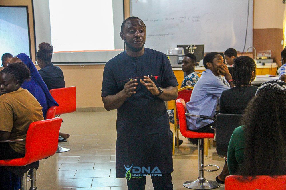 DNALCNigeria's tweet image. and DNA Extraction from Plants.

What an incredible experience for our emerging researchers! Day 3 is already underway, packed with more exciting discoveries.  Stay tuned for updates! #DNALCNigeriA #Genomics #SummerCourse2025 #ScienceForChange