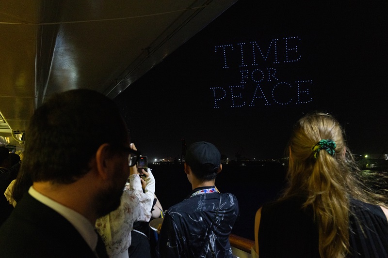 peace_boat's tweet image. 🎶Music reminded us of its power to unite, as @UNESCO Artist for Peace Nimura Eijin moved hearts w/ his violin &amp;amp; global group @official_jo1 brought energy across generations.
🌌The night ended with a stunning @redcliff_drone  show - a journey of light &amp;amp; hope. #TimeForPeace