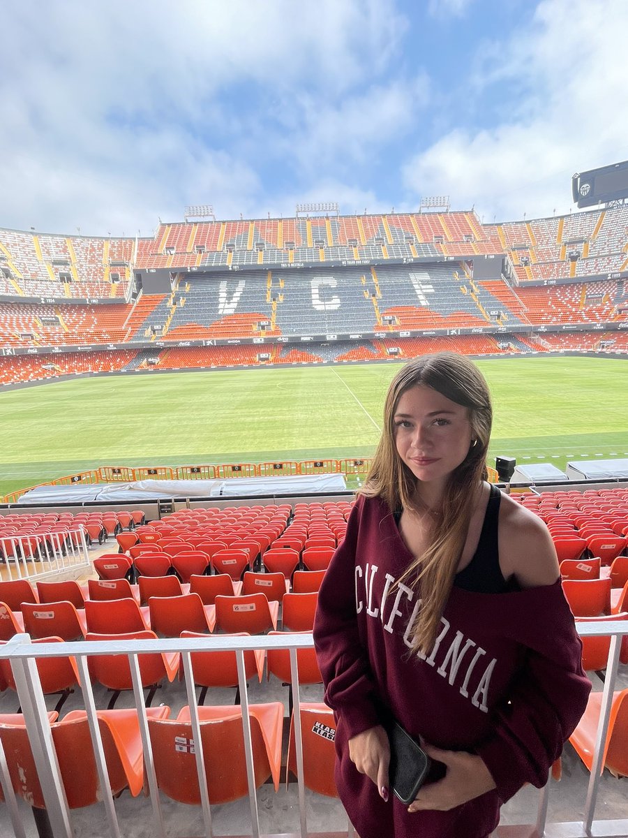 AddieClemSoccer's tweet photo. Great training day and tour of Valencia’s Mestalla stadium. Tonight we play our first game together. 

#clubpartnerxi @soccerdotcom @inspiresportNA #valencia 

@ImCollegeSoccer @ImYouthSoccer @RapidsYouthClub @PrepSoccer @TheSoccerWire https://t.co/xVWmUO055P