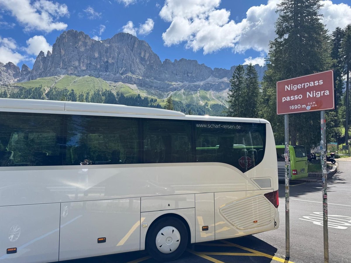 electricfelix's tweet image. "Crossing the Alps with Europe's first coach from #ToZero electric vehicles! 
As an endurance test before handing over to our customer, the Erdinger bus company #Scharf bus and travel agency, we drove Europe's first coach from #ToZero from Erfurt to Bolzano, with a 65% stopover