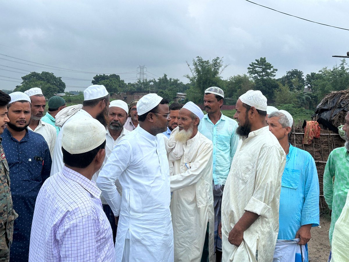 आज जोकीहाट, दोहमानाँ गाँव में जनाब इक़बाल साहब की अहलिया के जनाज़े में शरीक होकर फ़ातिहा पढ़ी और दुआ-ए-मग़फ़िरत की।

अल्लाह तआला मरहूमा पर रहमत नाज़िल फ़रमाए, उन्हें जन्नतुल फ़िरदौस में आला मक़ाम अता करे और लवाहिक़ीन को सब्र-ए-जमील बख़्शे।

इन्ना लिल्लाहि व इन्ना इलैहि राजिऊन।