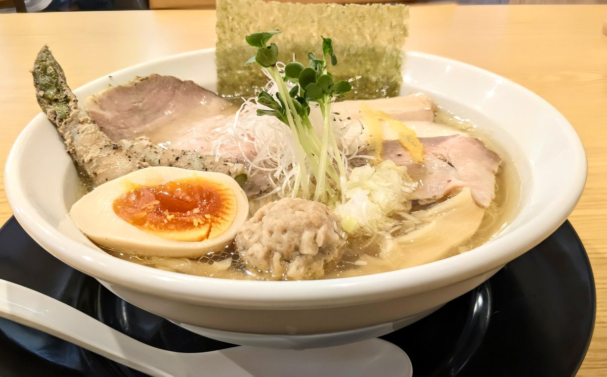 kt_kohei's tweet photo. おとなの塩soba@西川口

🍜特製塩そば
🍚チャー玉丼
 　
気になっていて初訪麺
無化調の仕上がりな塩の激ウマスープで、一気に飲み干すところ。自家製麺も最高でトッピングも控えめに言って激ウマ
再訪メン決定👍
　おと塩の自家製麺と無化調の拘りと。。。そして極み
KK腹パンFINISH❗ご馳走さま🙏 https://t.co/q7qC6Ivmdf