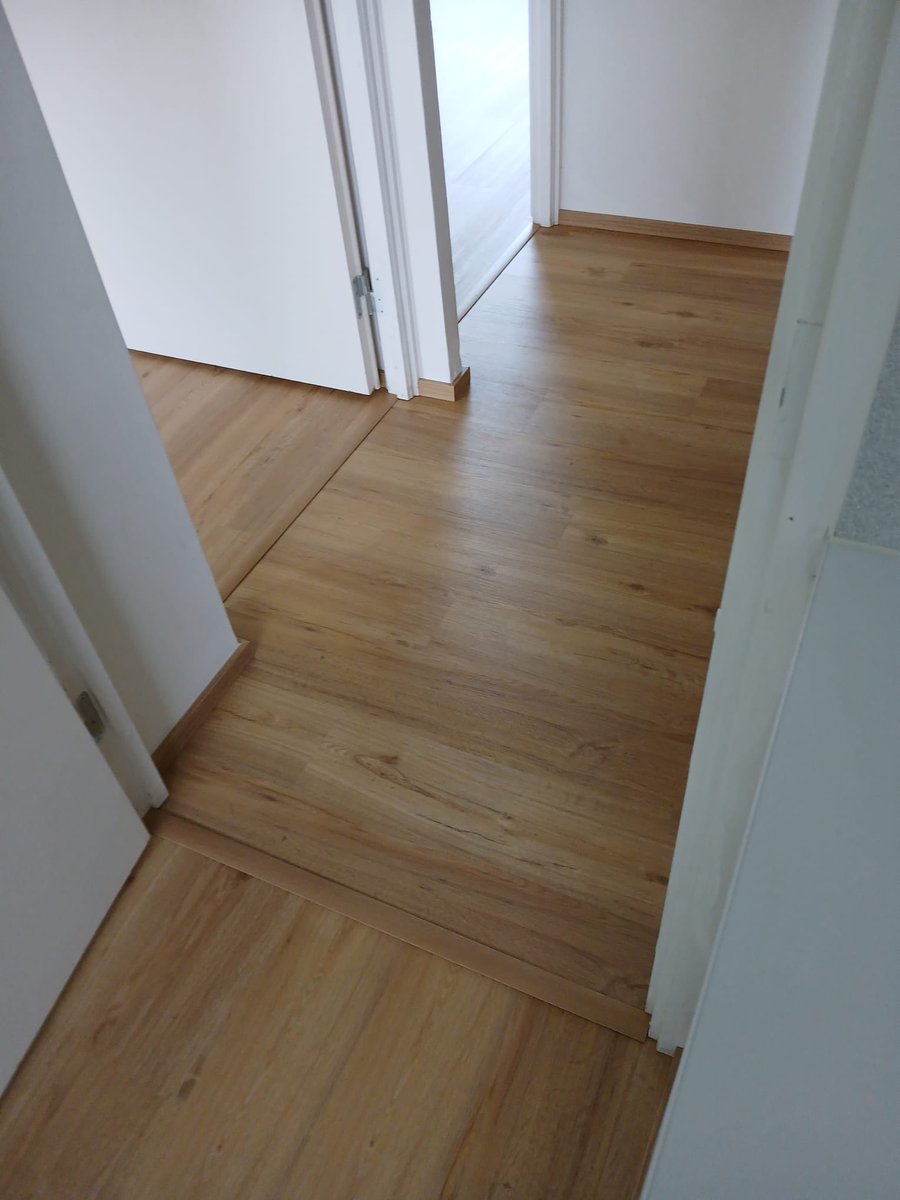 jiminess's tweet photo. Nyt on Nummen asunto 60 n pintarempattu!
Uusi lattia ja jalkalistat sekä seinäpintojen maalaus että astianpesukoneen asennus. #turku #nummi #pintaremontti #asuntosijoittaminen https://t.co/gl7W413Pm2