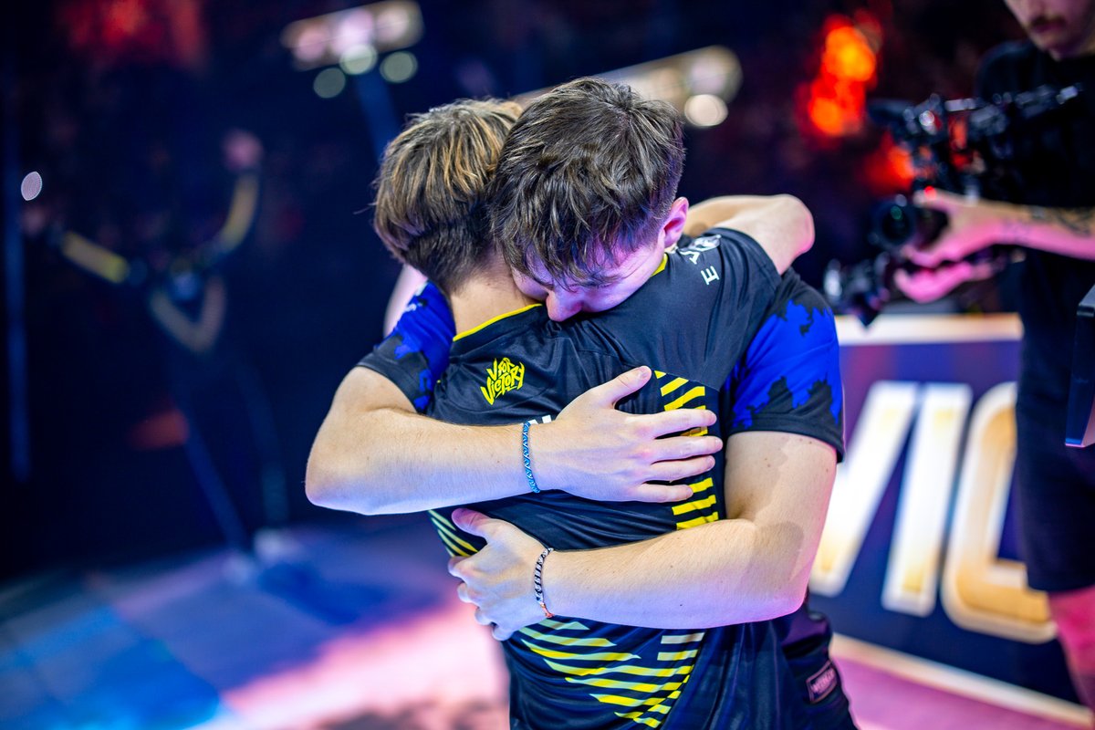 RocketBaguette's tweet photo. 🏆🐝 Il y a 2 ANS jour pour jour...
@TeamVitality remportait les Championnats du Monde #RLCS 2022-23 !

C'est quoi votre plus beau souvenir de cette saison ? 😍