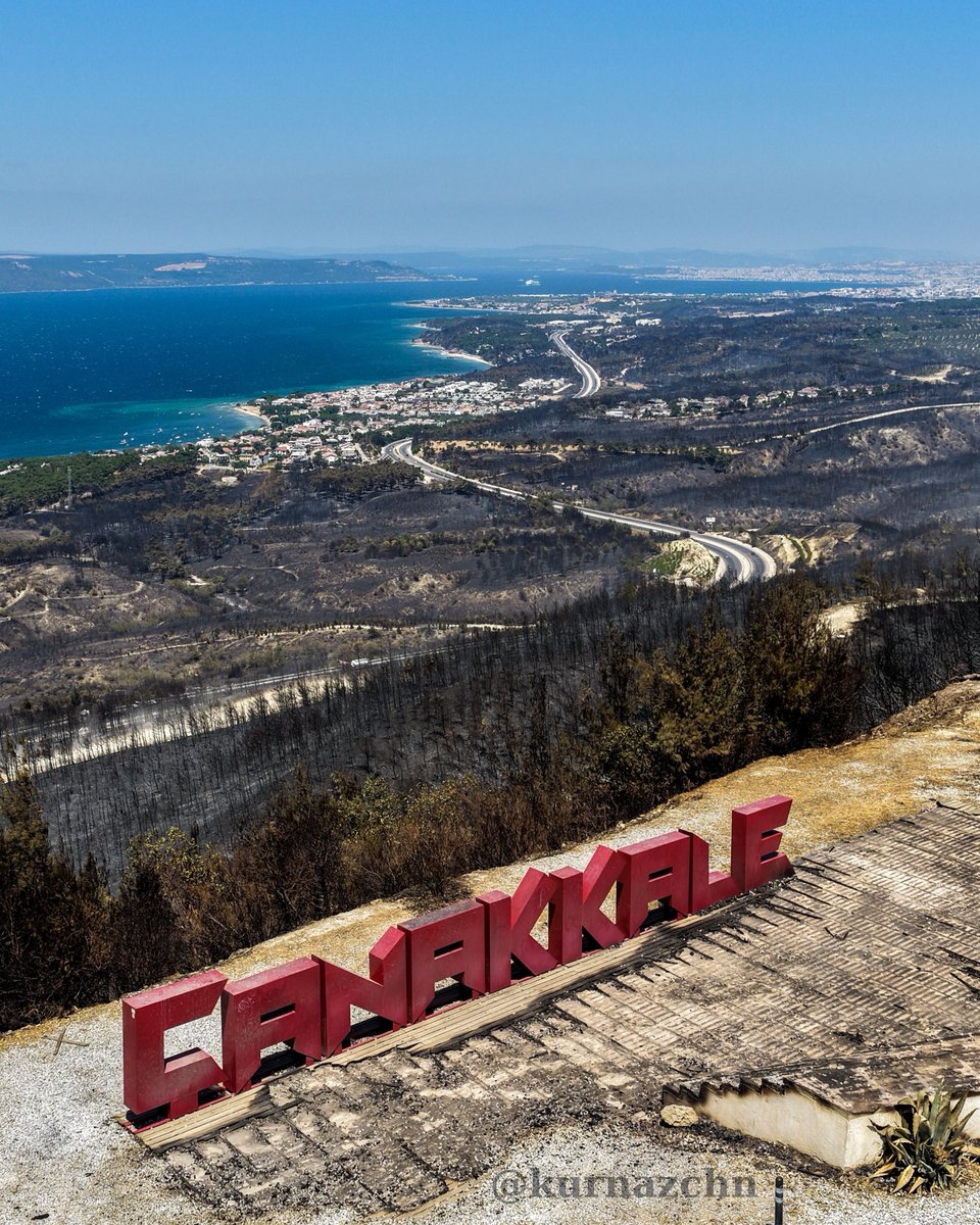Yeşilimiz siyaha döndü…
Bu yola her düştüğümüzde, uzaktan görünen yemyeşil tepeler ‘Çanakkale’ye geldin’ derdi bize. Şimdi o heyecan yerini derin bir hüzne bıraktı. Ama biliyoruz ki bu topraklar yeniden filizlenecek, umut yeniden yeşerecek. Yüreği yanan herkese geçmiş olsun.
