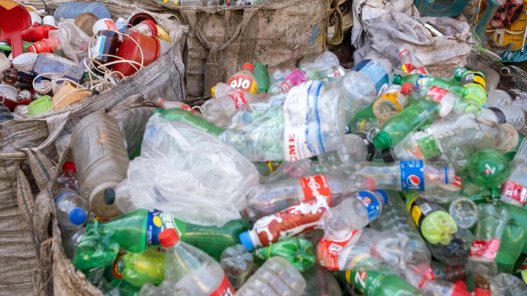 La France dénonce la "stratégie d'obstruction" d'une poignée de pays" contre un traité sur la pollution plastique franceinfo.fr/environnement/…