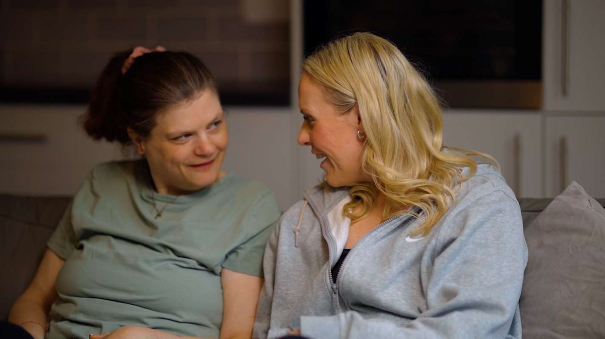 SurreyCare's tweet photo. 📚Exam results in? If you’re kind, caring, and want to make a difference, Surrey’s social care sector needs you. 👋
Not planning on University? No problem.
Start as a social care assistant and build skills and confidence. https://t.co/gKka8P4YX8 https://t.co/byhqCeNRaf
