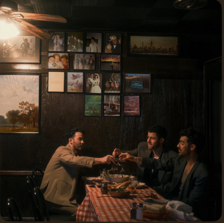 azusuz's tweet photo. しごおわラン
お盆期間も絶賛仕事中‼︎

今日のお供
Jonas Brothers  
Greetings  From  Your  Home town https://t.co/67HjPIsxUw
