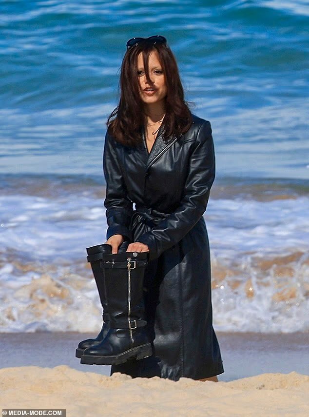 cairoswife's tweet photo. Jenna at Bondi Beach 🤏🏻 https://t.co/5JbFDw0U4R