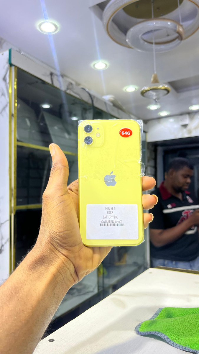 GeesGadgets's tweet image. *Awoof🔥🔥N260,000🍾 Clean iPhone 11• 64gb• Bh 91% Non Boasted🔋 • No Messages✅•*
