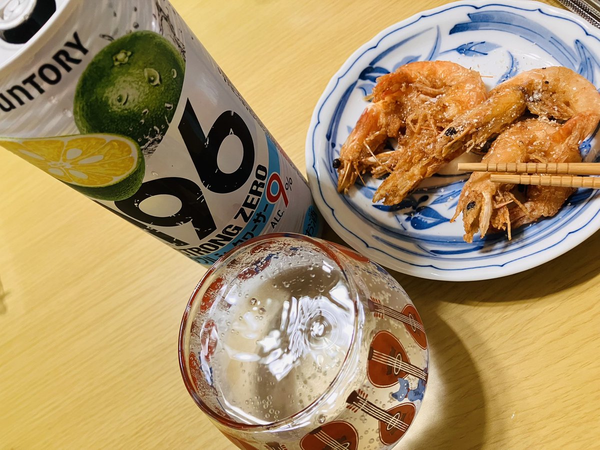 手土産に利用される故、あちこち品切れる銘店の商品を

出来る範囲でフォローして定時退勤

そろそろ水菓子系は販売終了

暑さはまだ続くけど、売場のあちこちの秋の気配に思い馳せ

エビの唐揚げをツマミに
#晩酌開始

春夏秋冬
生まれた季節好きな皆様も
別の季節がお好きな皆様も

お疲れ様でした🍻