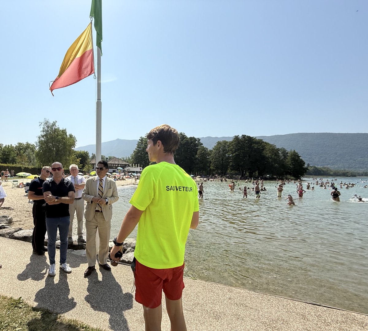 SDIS 74 (@sdis_74) on Twitter photo 🌊 PRÉVENTION DES NOYADES – TOUS MOBILISÉS
Le SDIS 74 était aux côtés des services de l’État, de la <a href="/Gendarmerie_074/">Gendarmerie de la Haute-Savoie</a>, pour une opération de sensibilisation sur le lac d’Annecy :
🎯prévenir le risque de noyade et rappeler les bons réflexes pour un été en sécurité.
#Sécurité 🌊 PRÉVENTION DES NOYADES – TOUS MOBILISÉS
Le SDIS 74 était aux côtés des services de l’État, de la <a href="/Gendarmerie_074/">Gendarmerie de la Haute-Savoie</a>, pour une opération de sensibilisation sur le lac d’Annecy :
🎯prévenir le risque de noyade et rappeler les bons réflexes pour un été en sécurité.
#Sécurité