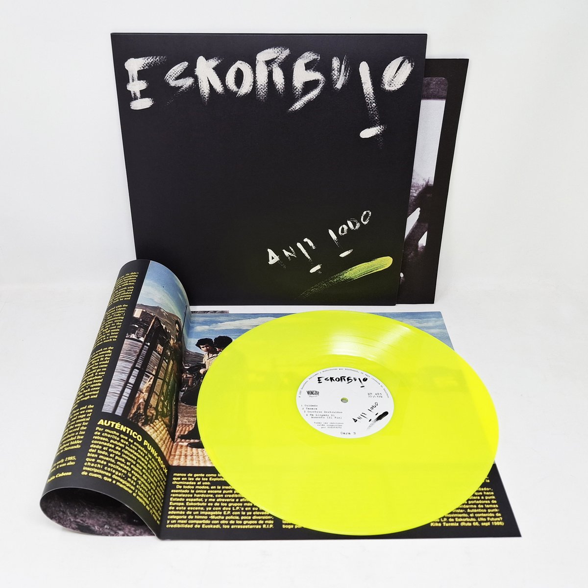 “Anti Todo” (1985) es el LP más celebrado de Eskorbuto. Nuestra edición incluye un póster grande y un encarte, así como una nueva remasterización. Una edición limitada en vinilo amarillo neón está ya disponible en preventa en nuestro Bandcamp.
munsterrecords.bandcamp.com/album/anti-tod…