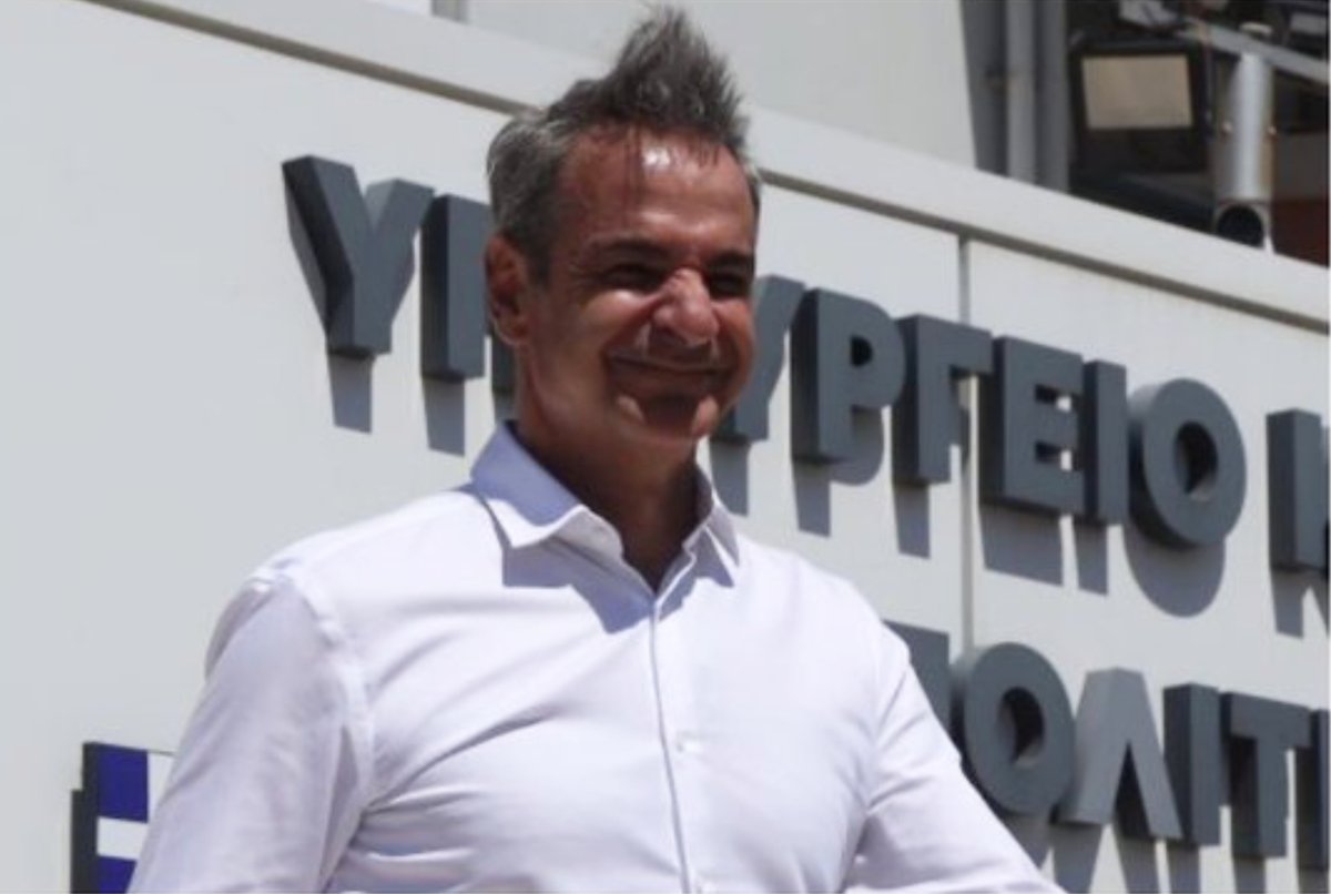 blackmore_r's tweet photo. Φυγε ρε χτικιο της χωρας.........καιγεται ολη η Ελλαδα και γελας κιολας μλκ.......αχρηστο υποκειμενο !!! https://t.co/MSWcUWwZoO