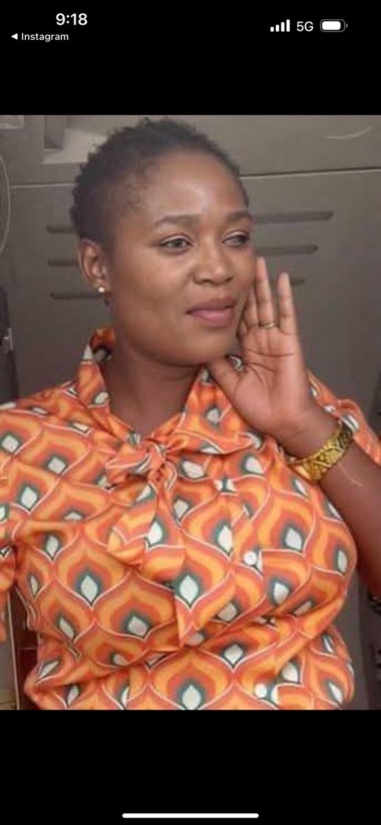 From testimonies of people who’ve flown <a href="/ibomairlines/">Ibom Air</a> and have had an encounter with is pretentious manipulative psychopath of an air hostess, it is very clear she is notorious for talking down, disrespecting and triggering passengers.
From where the video started, comfort’s wig