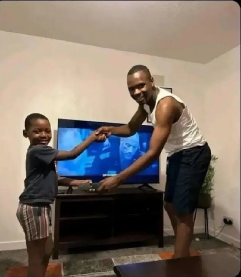 Lanray___'s tweet image. Premier league is backkkkkkk💯 It's time to hand over the TV remote😂