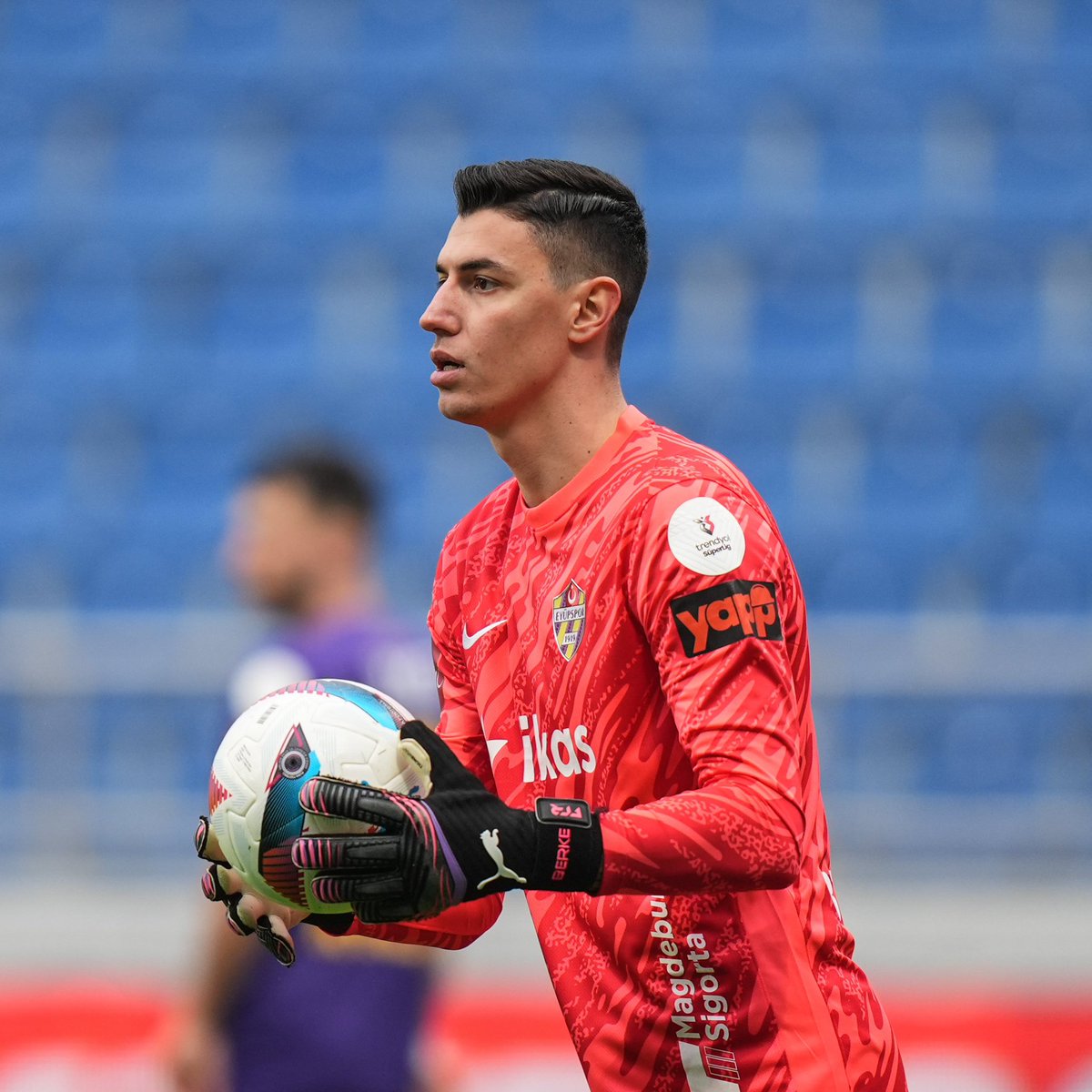 LOSC, Berke Özer için Eyüpspor’a 5 milyon euro bonservis bedeli ödeyecek. 

Oyuncu ile 4 yıllık sözleşme imzalanacak.

Hayırlı olsun! ✈️ 🇹🇷