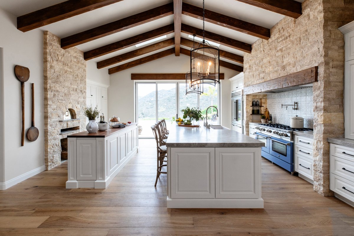 💙 Bold Style Meets Professional Power – BlueStar Range 💙
This striking BlueStar range is more than a cooking appliance—it’s a statement piece. Its vibrant blue finish pops against the warm, rustic tones of this kitchen, blending modern performance with timeless design.
✨ Why