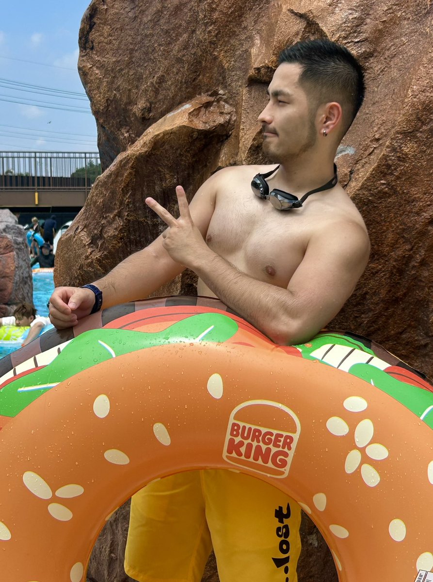 今年初参戦します！💪
海の家スタッフ🏖️

8/16〔土〕カラフルカフェ@一色海岸