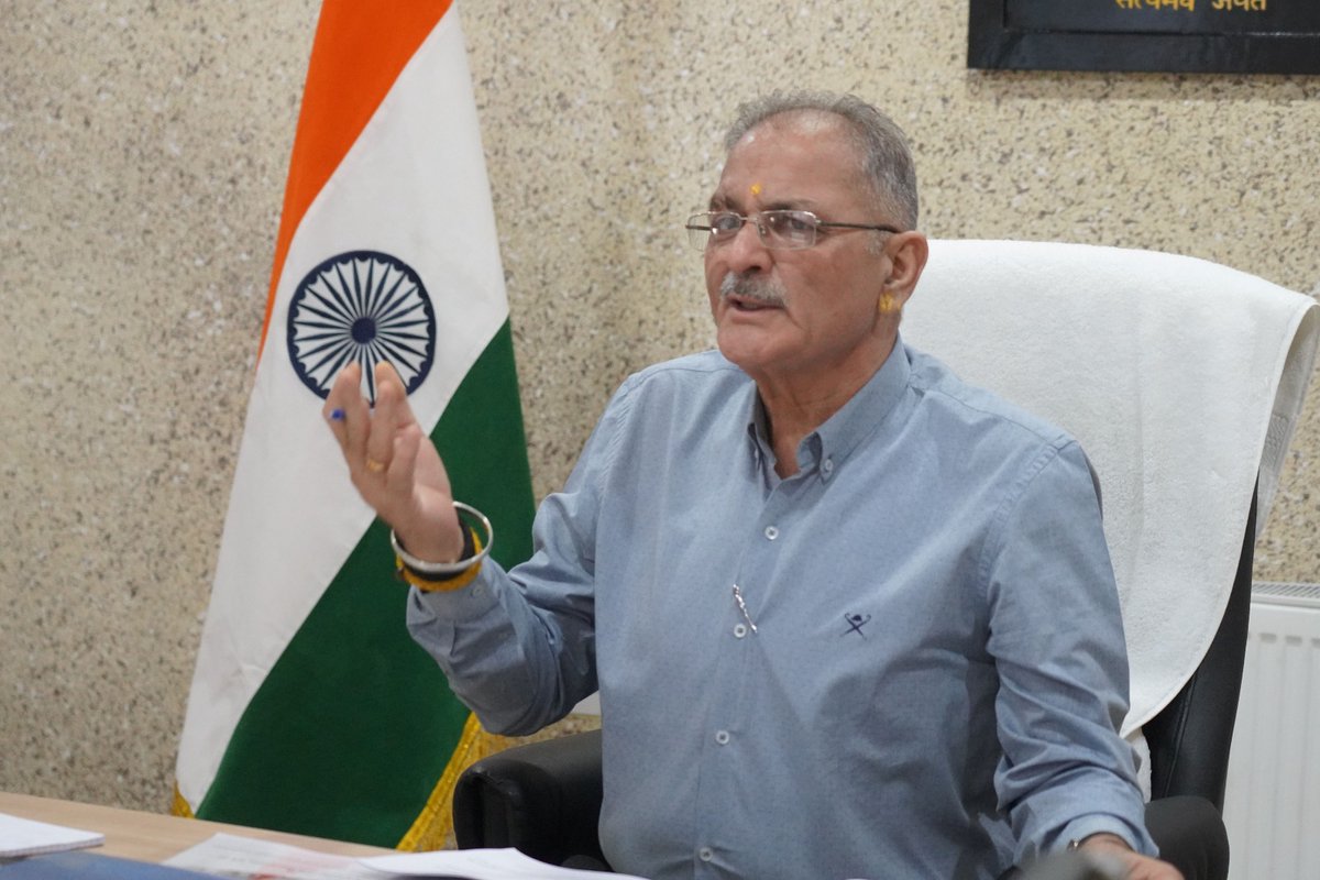 lg_ladakh's tweet image. Hon'ble Lt Governor Shri @KavinderGupta chaired a review meeting at LG Secretariat, Leh, with Secretary Rudra Gound P.T., IAS, and senior officials from the #Industries &amp;amp; #Commerce Department, #Sheep Husbandry Department and #Animal Husbandry Department &amp;amp; Fisheries.