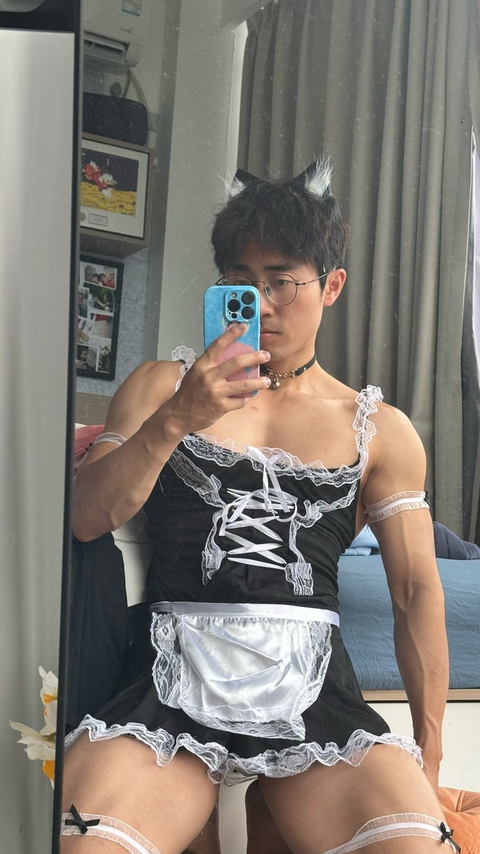 换了一下男仆装🥹喵喵喵？想认识一下杭州的小可爱男生😏😏😏快来滴滴