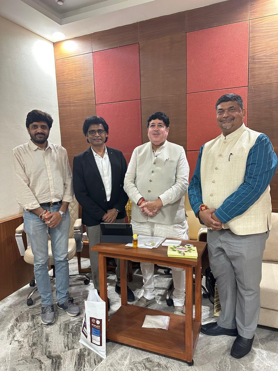 PRAVIN KUMAR SINGH (@pksingh_iffco) on Twitter photo आज माननीय IFFCO चेयरमैन <a href="/Dileep_Sanghani/">DILEEP SANGHANI</a> सर से M/s IFFCO -NVPL कोयंबटूर की विभिन्न गतिविधियों व अपडेट पर एमडी IFFCO-NVPL सहित सार्थक बैठक हुई। #NanoUreaPlus व #NanoDAP पर अनुसंधान व किसानों की प्रतिक्रिया से सर संतुष्ट रहे। उन्होंने MD M/s इफ़को-एनवीपीएल and NBRC Kalol को R&D को आज माननीय IFFCO चेयरमैन <a href="/Dileep_Sanghani/">DILEEP SANGHANI</a> सर से M/s IFFCO -NVPL कोयंबटूर की विभिन्न गतिविधियों व अपडेट पर एमडी IFFCO-NVPL सहित सार्थक बैठक हुई। #NanoUreaPlus व #NanoDAP पर अनुसंधान व किसानों की प्रतिक्रिया से सर संतुष्ट रहे। उन्होंने MD M/s इफ़को-एनवीपीएल and NBRC Kalol को R&D को