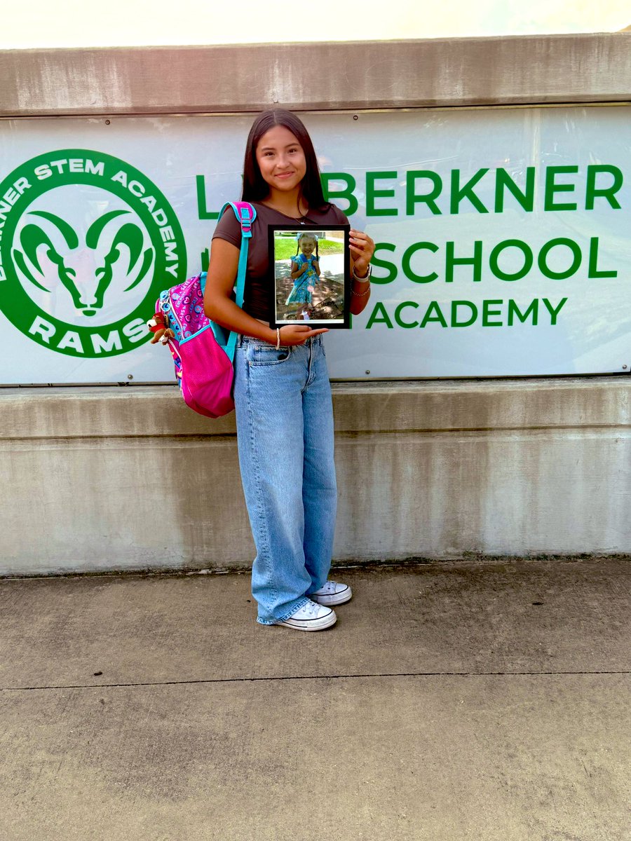 ViriG1004's tweet image. #RISDfirstDay was a great day for all three of these kids! A day full of excitement, happiness, and a tad bittersweet knowing this is my senior’s #LastFirstDay. 5th, 8th and 12th grade here we go! 💗