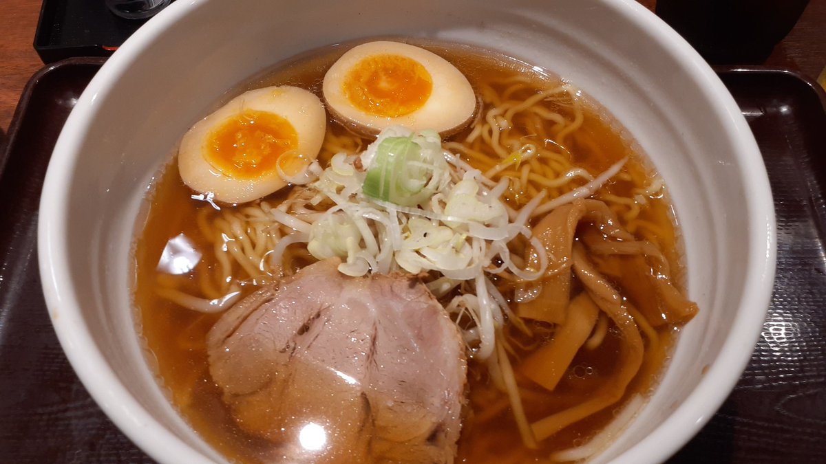 yoshixOK's tweet photo. 荻窪はなやは今日で閉店。最後に醤油ラーメンで締めくくる。 https://t.co/kkuXwBrPM3