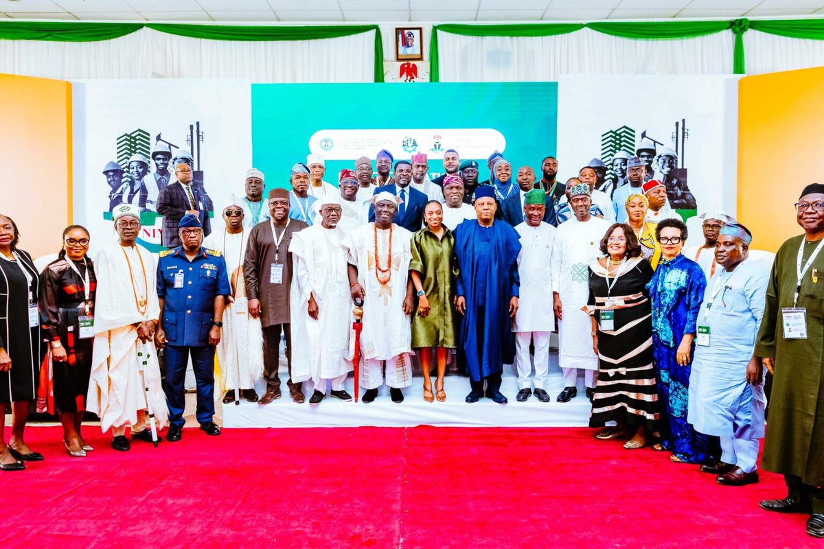 PoliciesPR's tweet photo. 🇳🇬 President Tinubu launches Nigeria’s first Industrial Manpower Policy to empower youth, boost skills, and drive economic growth. A skilled workforce for a stronger Nigeria! 💼✨
#YouthEmpowerment #Accountabilitypr #IndustrialDevelopment https://t.co/u4g50fHBw4