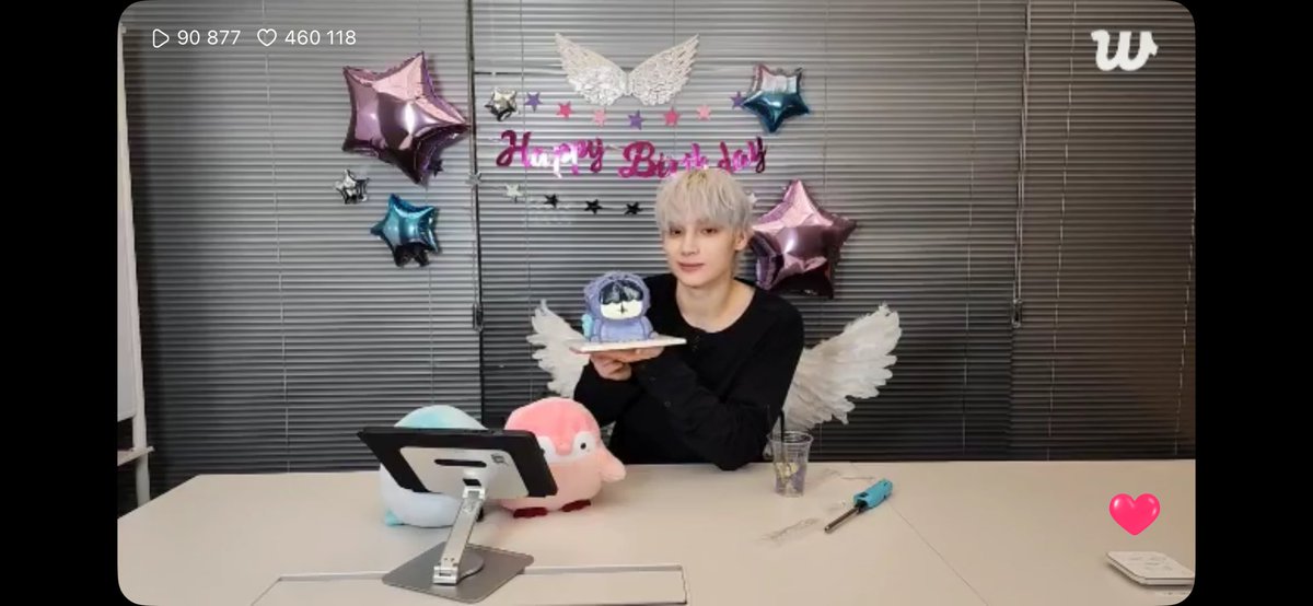 txtwerse's tweet photo. important news from KAI live

• he prefers being called Kai more these days
• tour dress code 🤍🩵
• choiz had schedule during live
• tyun just finished difficult schedule 
• kai isn’t sure abt insta yet
•he’s taking a break from working out
• his solo is really cool 

+ https://t.co/pQ2uIAybDD