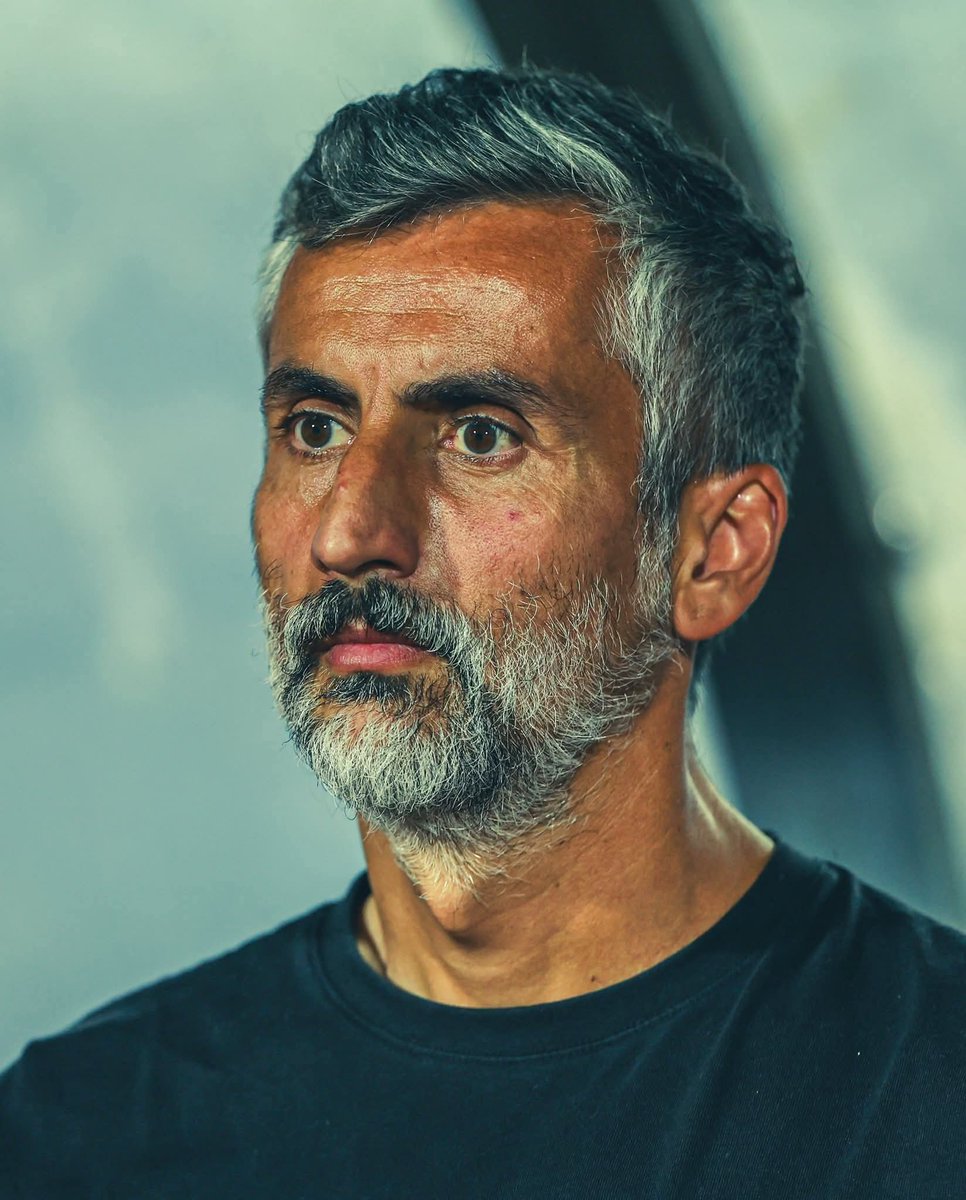 انا بقيت مشفق علي المدير الفني حقيقي انا وصلت لمرحلة انه صعبان عليه ومتعاطف معاه لدرجة موصلتلهاش قبل كده مع اي مدير فني للاهلي قبل كده 

مدرب جه من الدار للنار ويلا نلعب كاس عالم قدام فرق احسن مني والراجل قدم اداء. 

مع العلم ان الراجل كان جايله برضو لاعيبة جديده مكانتش لسه فرقة