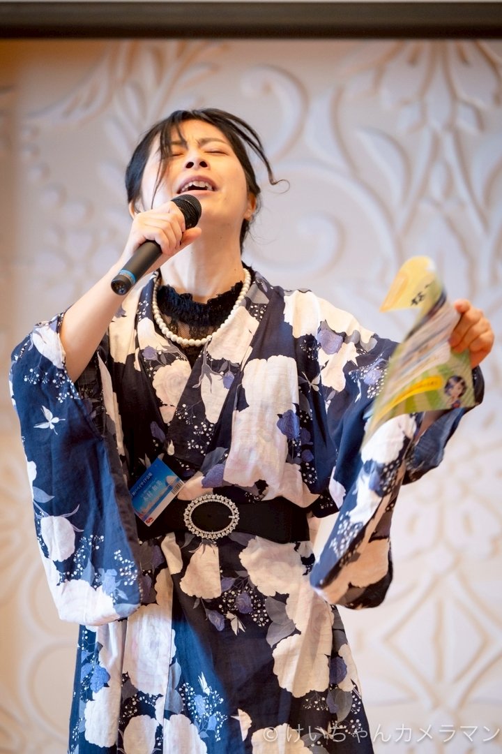 8月4日にあったイベントの写真が届いたー😆🙌

代表との真剣モードな打ち合わせ、司会頑張ってる真面目モード、
そして台本がないとつい動きが荒ぶって、まるでチラシPRとは思えない躍動感のある私🤣笑

カメラマンさんが撮ってくれた写真もあって、やっぱプロは違うなぁと😌

経験とご縁に感謝！