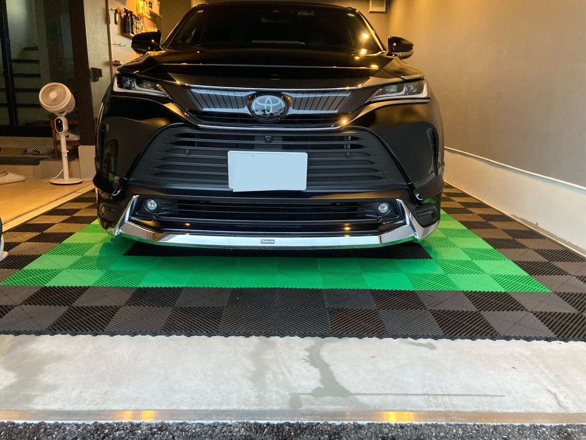 5B0vg's tweet photo. 洗車🚗

タイルを敷いた後は軽く洗車🚗

今日はもう疲れたな💦

妻よ、手伝ってくれてありがとう😊

暑かったけど、楽しかったなぁ✨

#REMOVE
#PLUSFIX
#REP https://t.co/CJgFTtXlWp