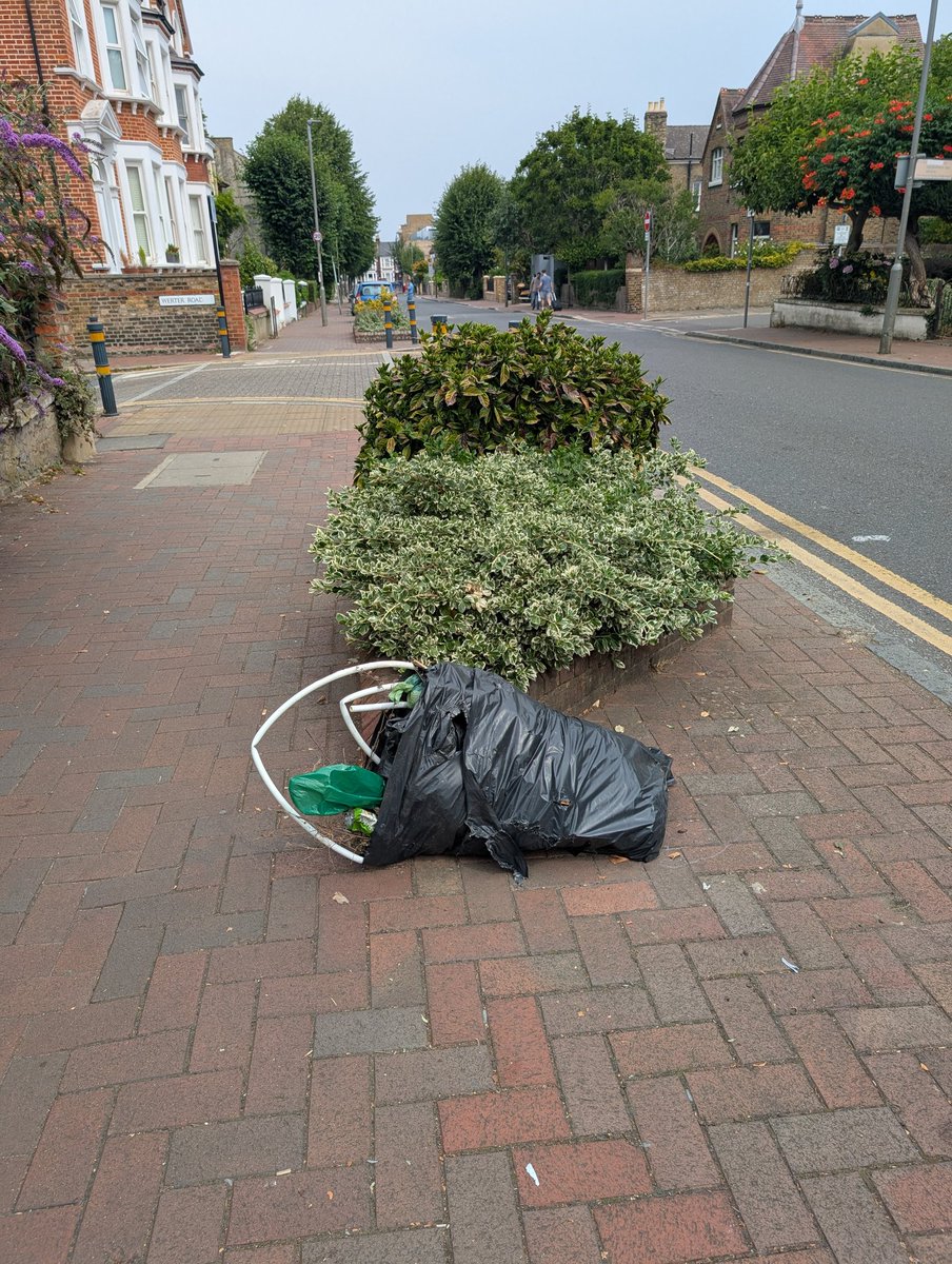Josh Hughes (@joshhughesld) on Twitter photo Good day <a href="/WBC_Help/">WBC Customer Service</a>, please can you remove this fly tip by the junction of Oxford Rd and Werter Rd, SW15 2LH?
Thanks! Good day <a href="/WBC_Help/">WBC Customer Service</a>, please can you remove this fly tip by the junction of Oxford Rd and Werter Rd, SW15 2LH?
Thanks!