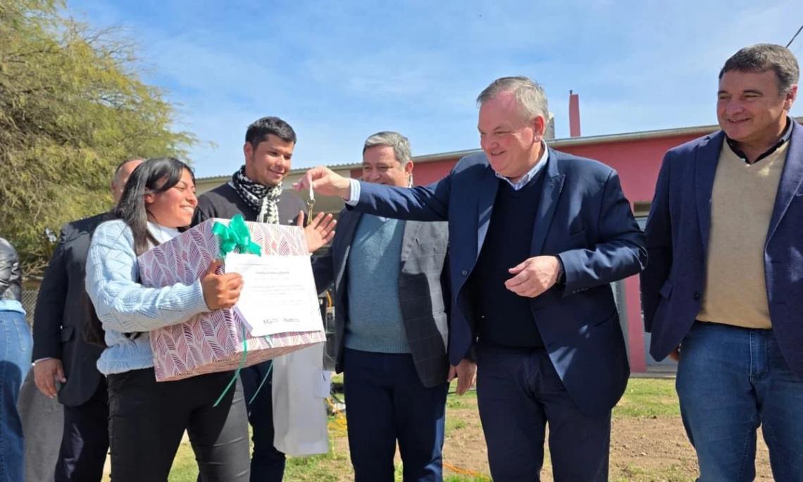 Cámara de Senadores (@senadosantafe) on Twitter photo 🏠 <a href="/felipemichlig/">Felipe Michlig</a> presente en la inauguración de 11 unidades habitacionales en Arrufó y entrega de un aporte FANI para la Esc. N° 245
📲 Toda la información acá senadosantafe.gob.ar/noticias/michl… 🏠 <a href="/felipemichlig/">Felipe Michlig</a> presente en la inauguración de 11 unidades habitacionales en Arrufó y entrega de un aporte FANI para la Esc. N° 245
📲 Toda la información acá senadosantafe.gob.ar/noticias/michl…