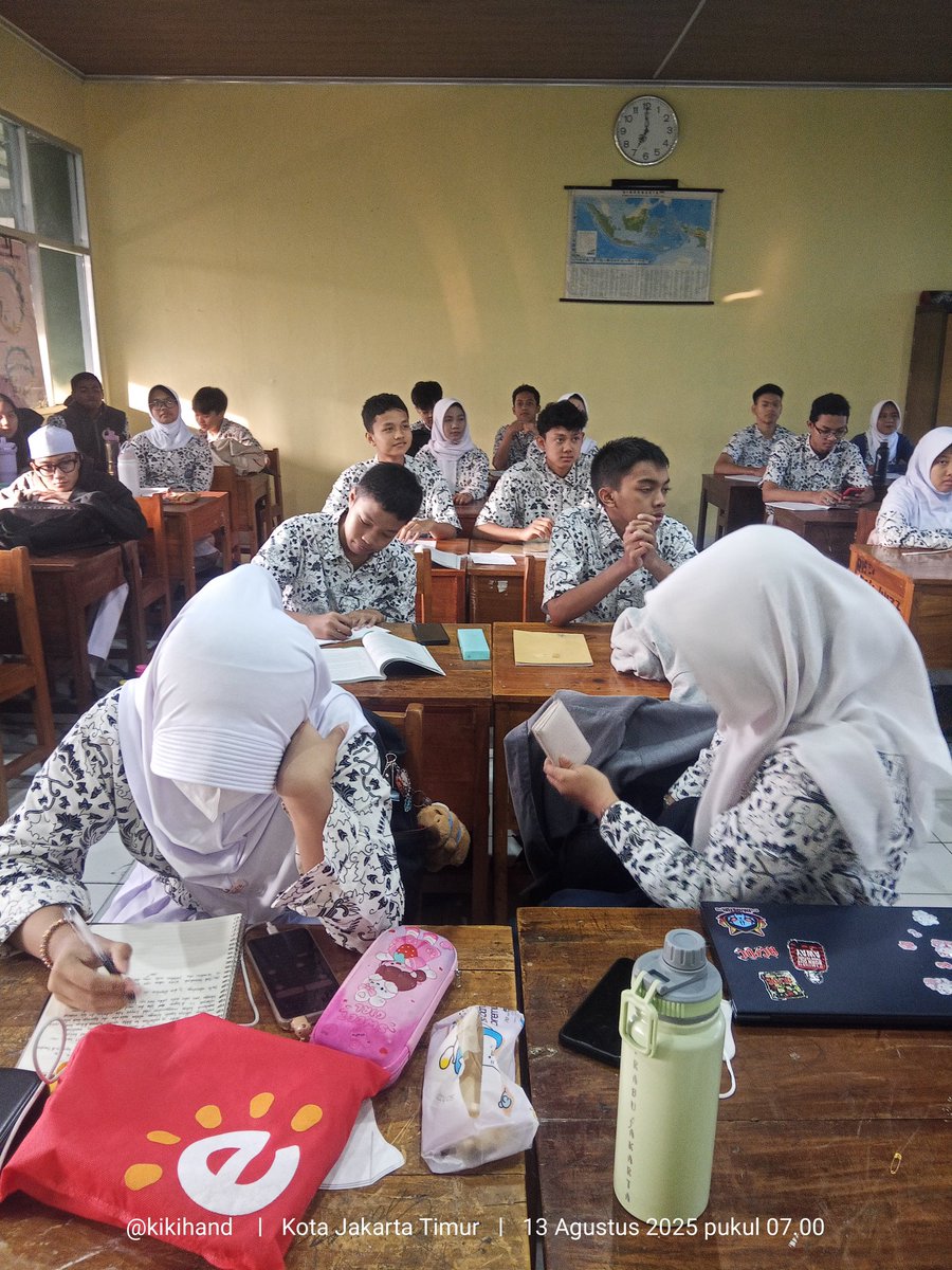 Kembali mengisi Kelas Literasi di SMAN 48 Jakarta.

Mementori para murid XI yang akan membuat buku antalogi cerpen, puisi, dan novel solo.